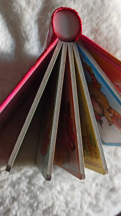 Цвета. Фигуры. 2 книжки-картонки с вырубкой. Детские книги на русском