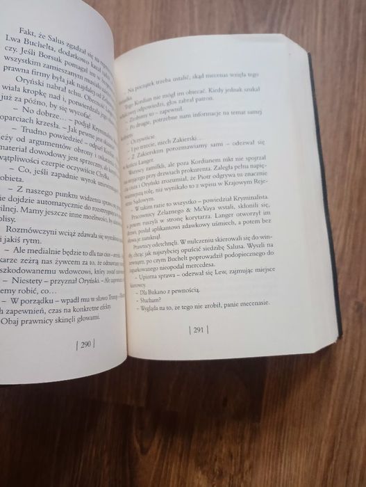 "Chyłka. Rewizja" autorstwa Remigiusza Mroza.