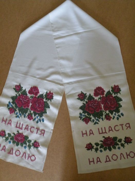 Вишивка з чеського бісеру.