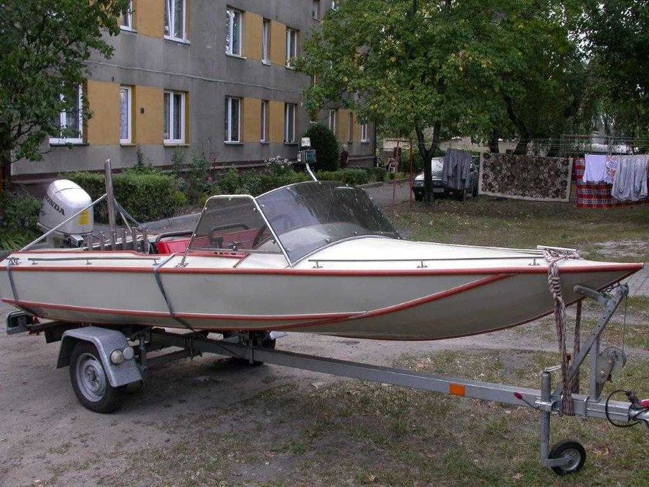 Motorówka wędkarsko-turystyczna+ przyczepa podłodziowa lekka