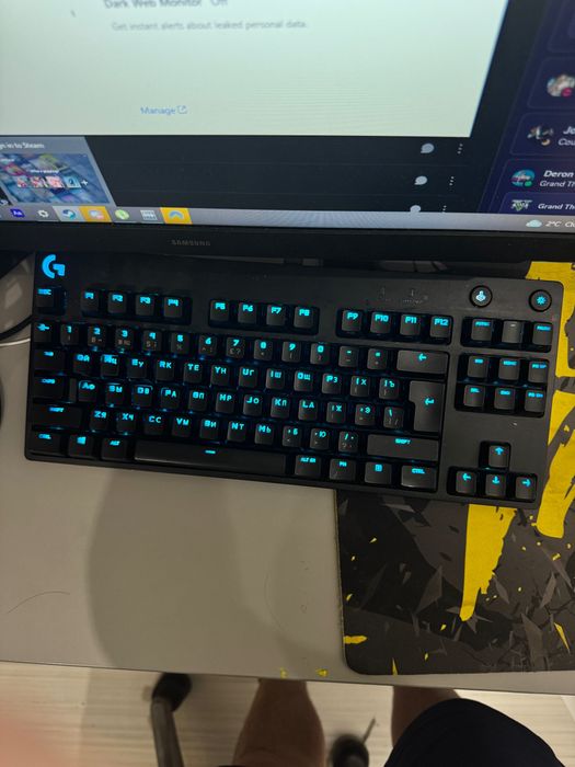 ПК + повний сетап (мікрофон, клавіатура, миша). Готовий до роботи.