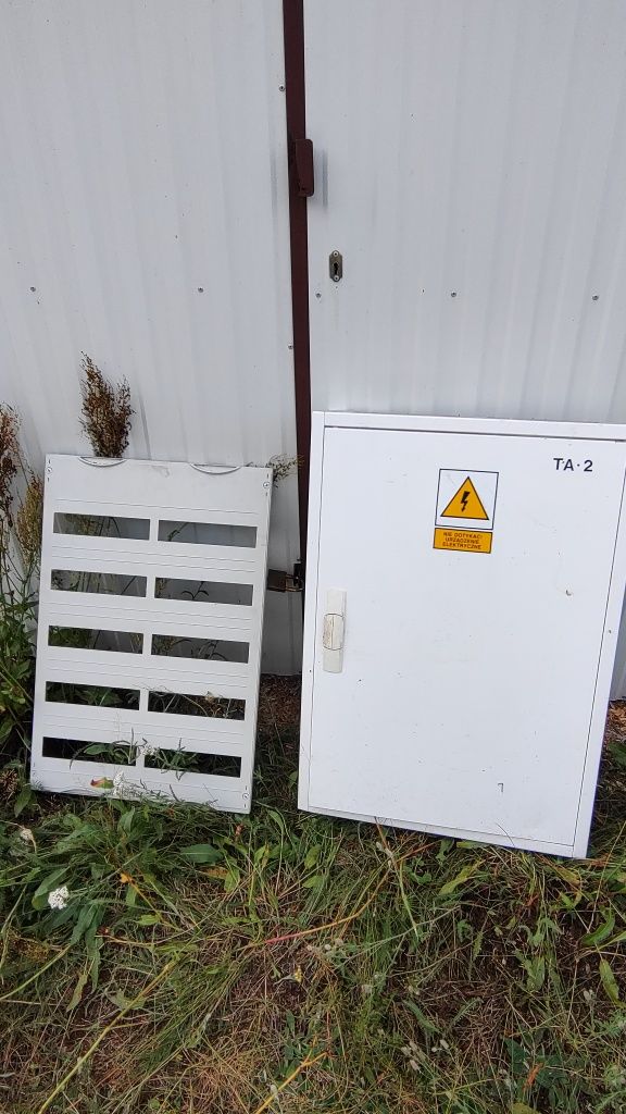 Metalowa Rozdzielnica Elektryczna / Obudowa – TA 2