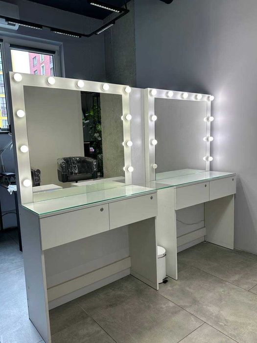 Стіл візажний з підсвіткою, комод