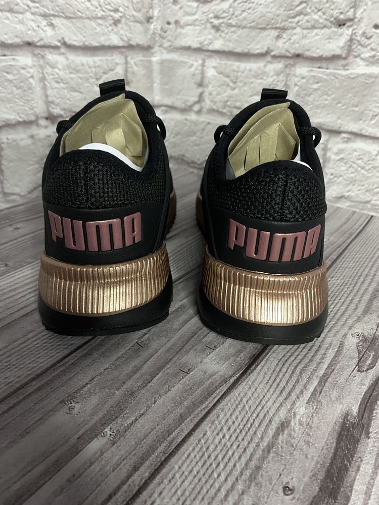 Нові кросівки Puma Pacer Future Lux Women's Sneakers