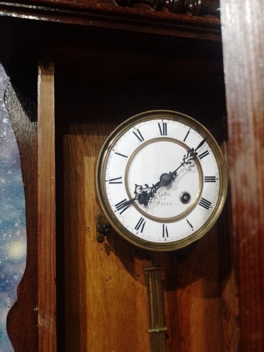 Старинные настенные часы с боем.