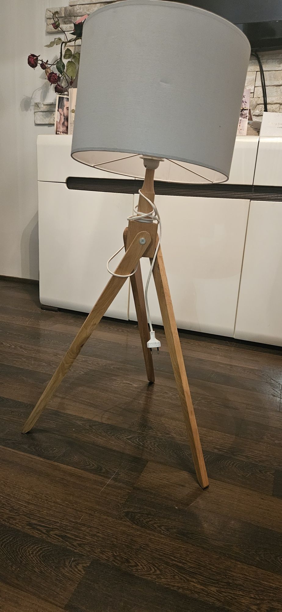 Lampa stojąca  biała