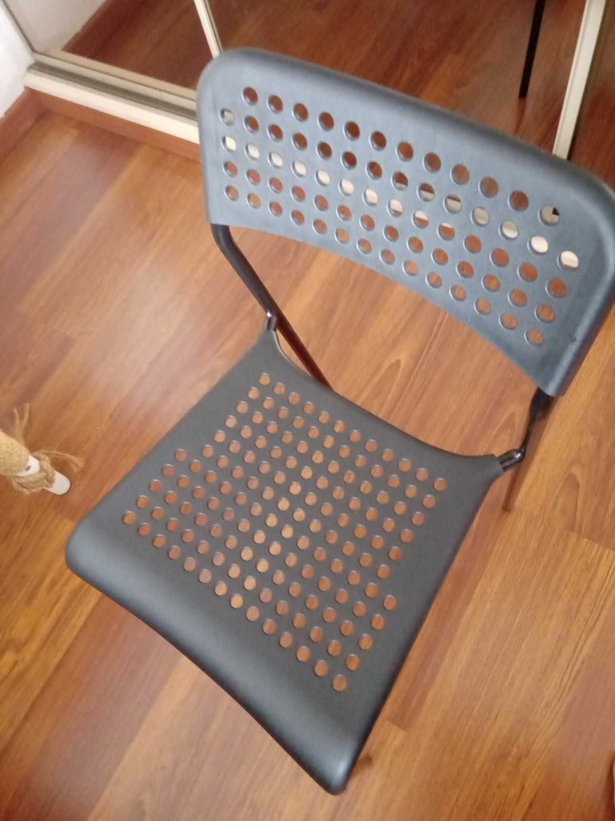 Cadeiras e mesas IKEA