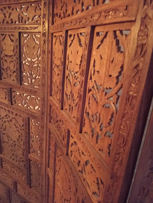 Biombo madeira Teka - trabalhado à mão