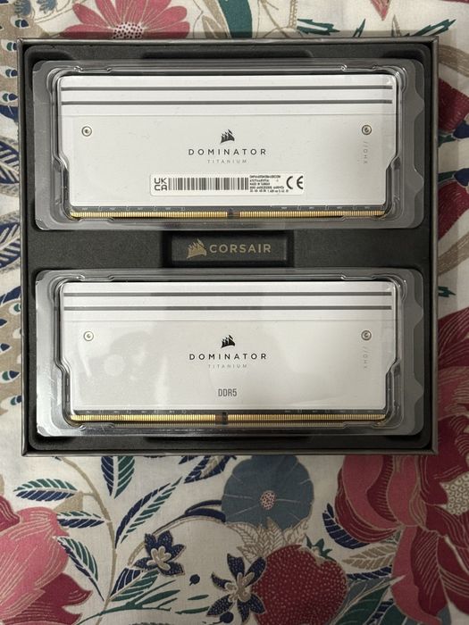 RAM Corsair DOMINATOR® Titanium RGB 64GB (2×32GB) DDR5 6400MT/s CL32
