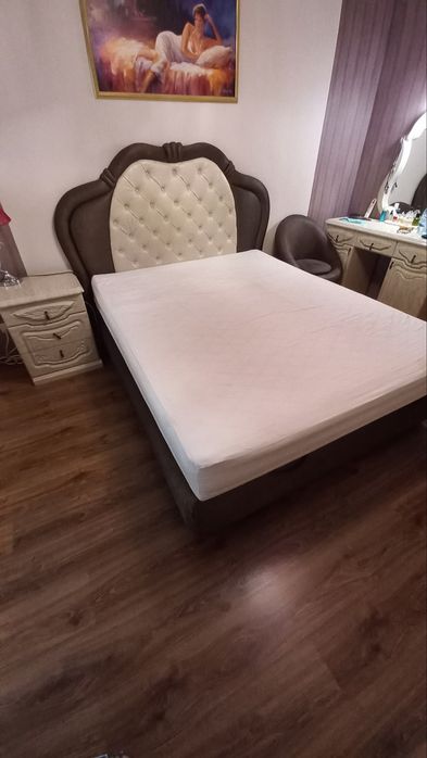 Продам двухспальную кровать.