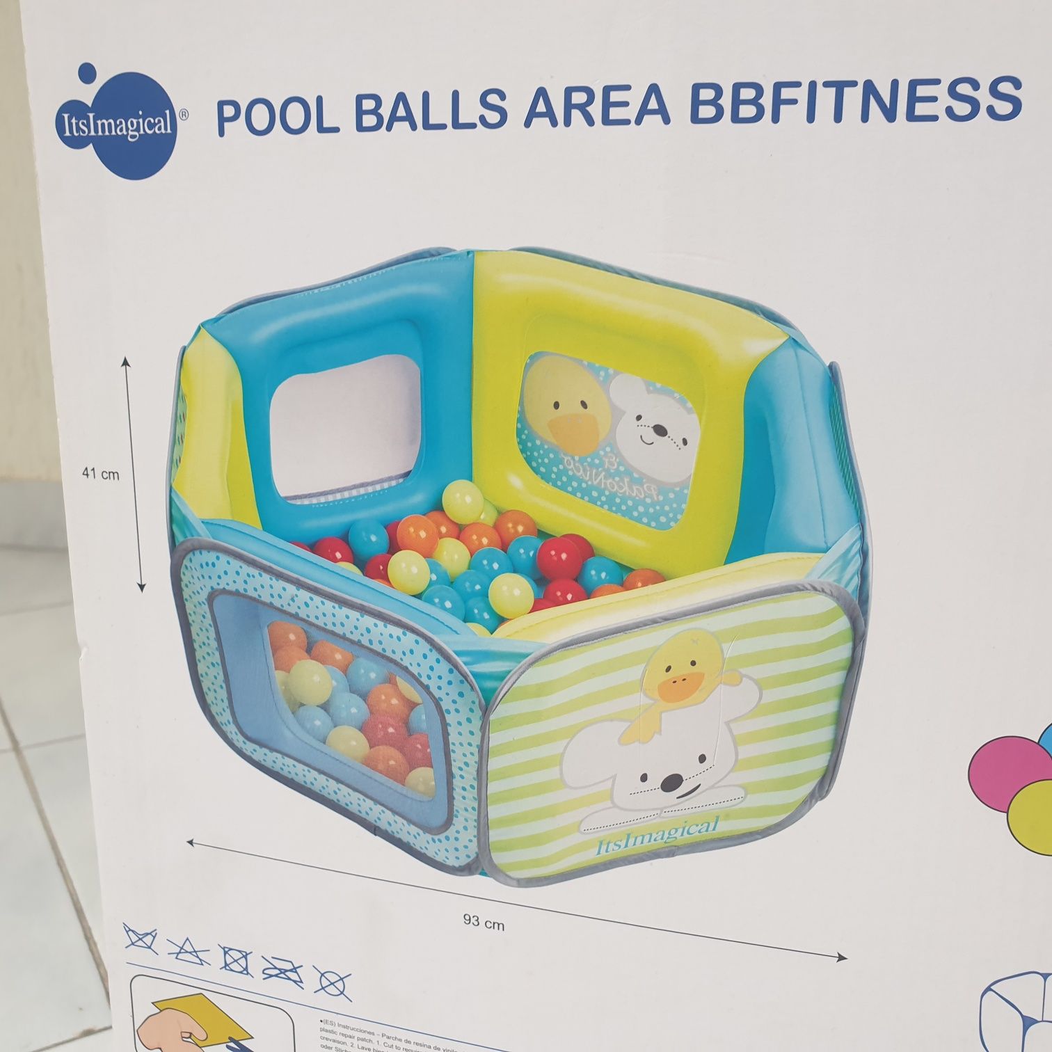 Piscina de bolas criança
