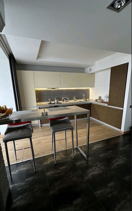 Оренда, просторої квартири в новобудові, центр міста, євроремонт