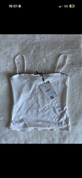 Top bershka bialy z kokardka