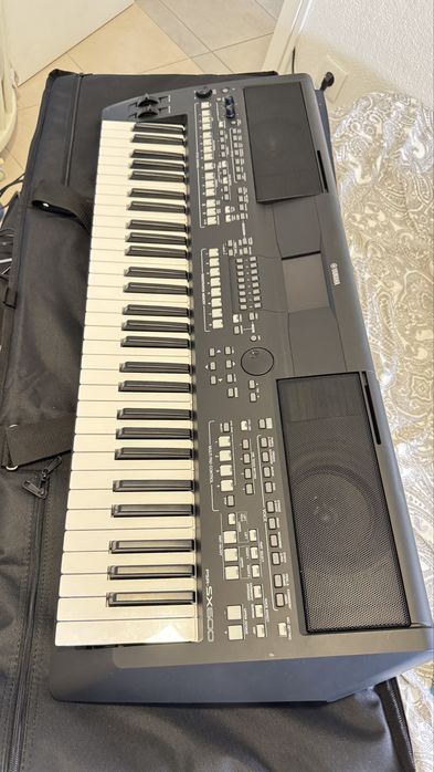 Teclado Yamaha sx600 como movo