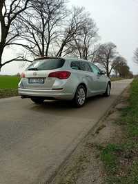 Opel Astra 2011 rok Turbo 180 km