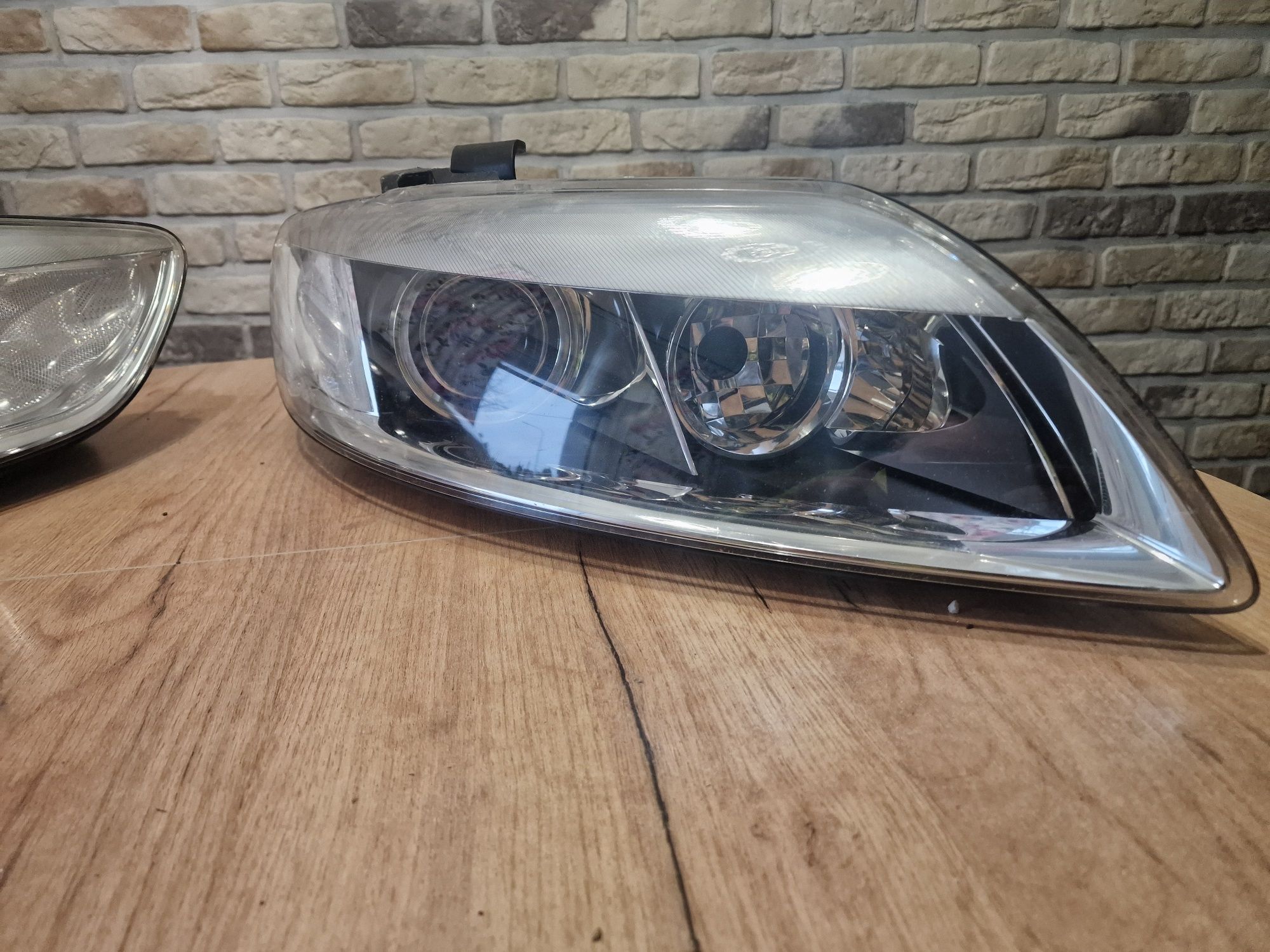 REFLEKTOY lampy AUDI Q7 XENON komplet oryginalne