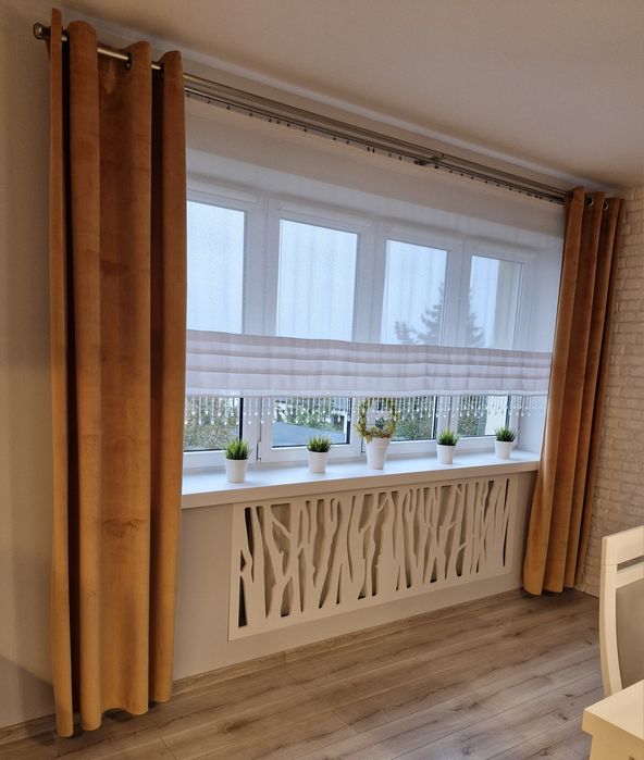 Dwie zasłony Home You miodowe - Como 140x250 na przelotkach