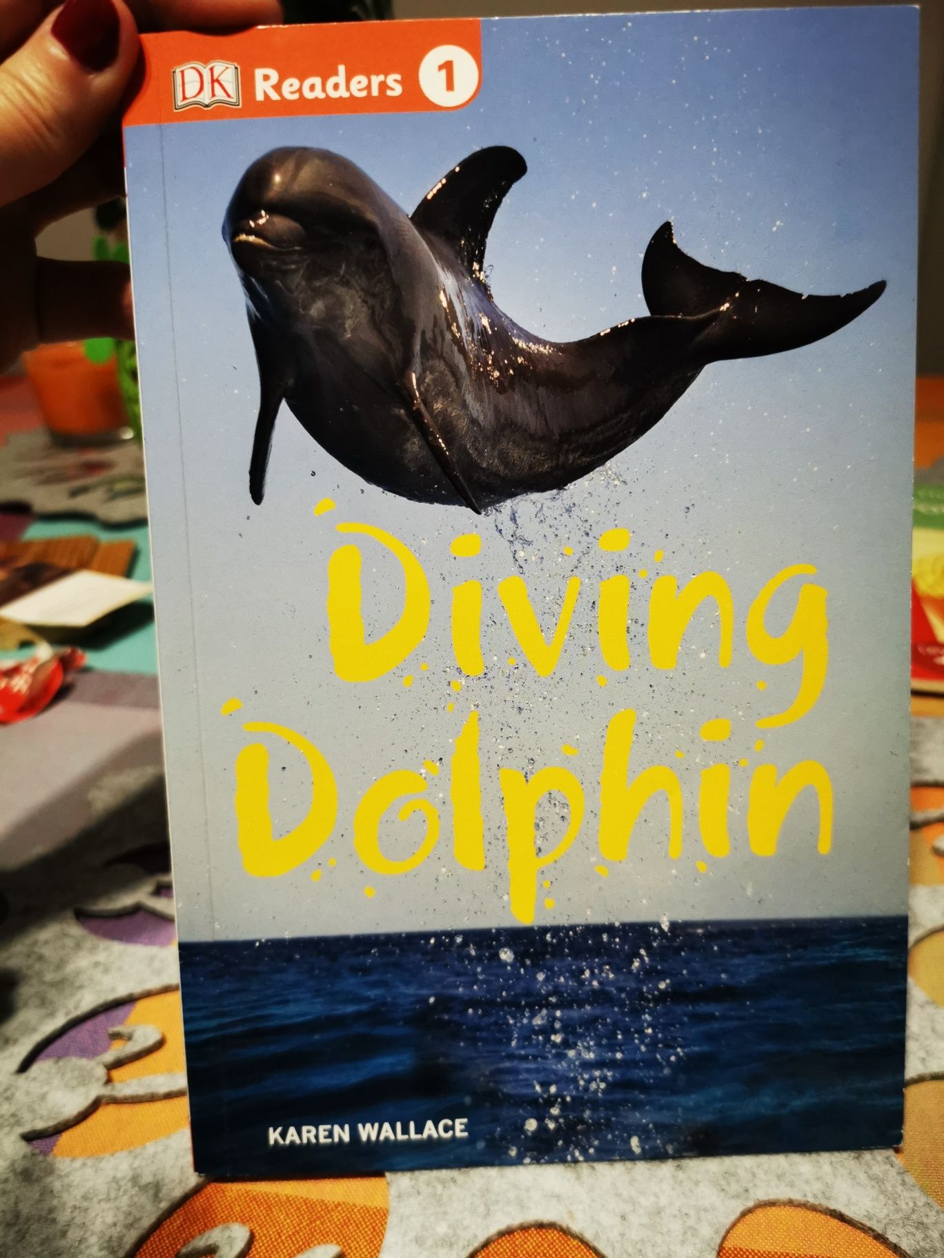 Diving Dolphin ksiazka dla dzieci po angielsku, lev 1