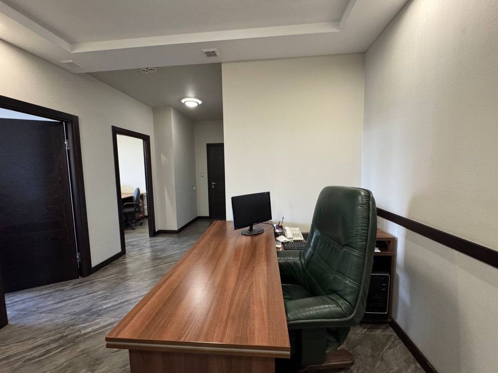 Офіс з ремонтом 118 м² у Києві — готовий до роботи!