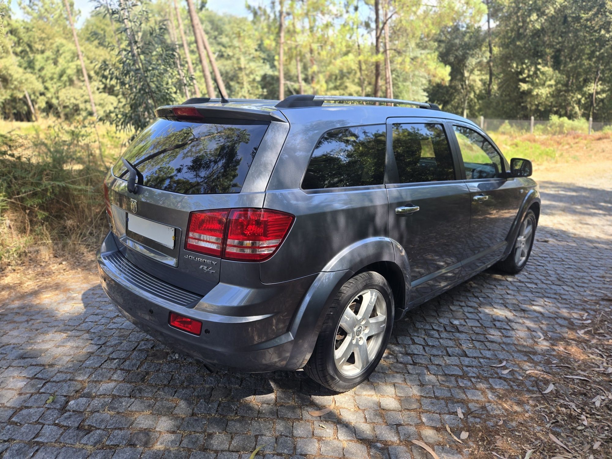 Automática, 7 lugares. Carro muito novo pronto para viajar .