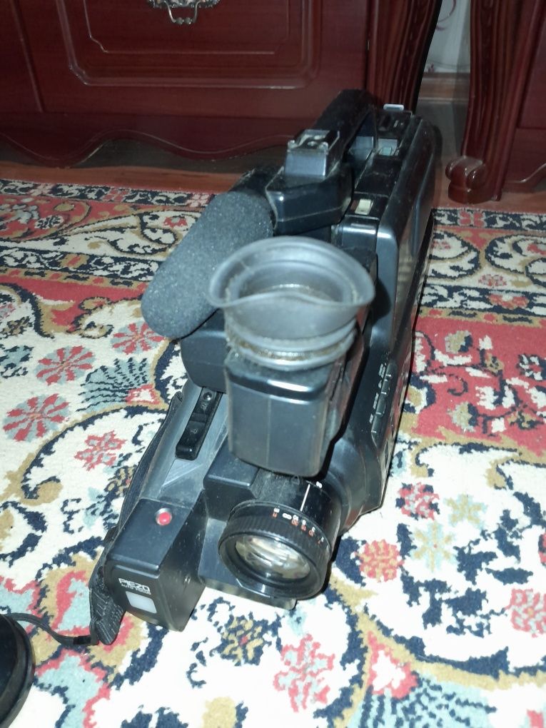 Продаю касетную камеру National M1000