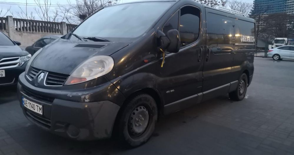 Renault trafic 2007  лонг автомат можливо в россрочку