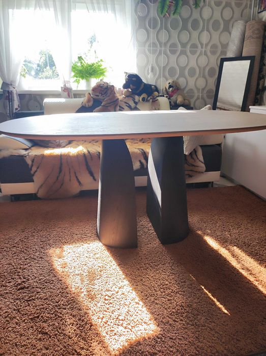 Nowoczesny stół do jadalni/salonu
