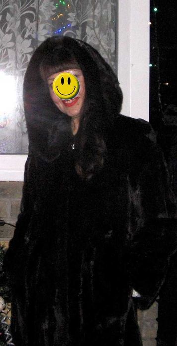 Норковая шуба с капюшоном, сзади разрез