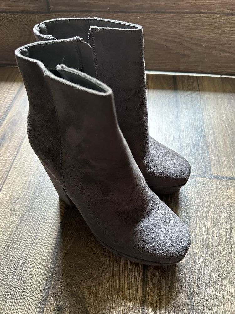 Sprzedam nowe botki DeeZee