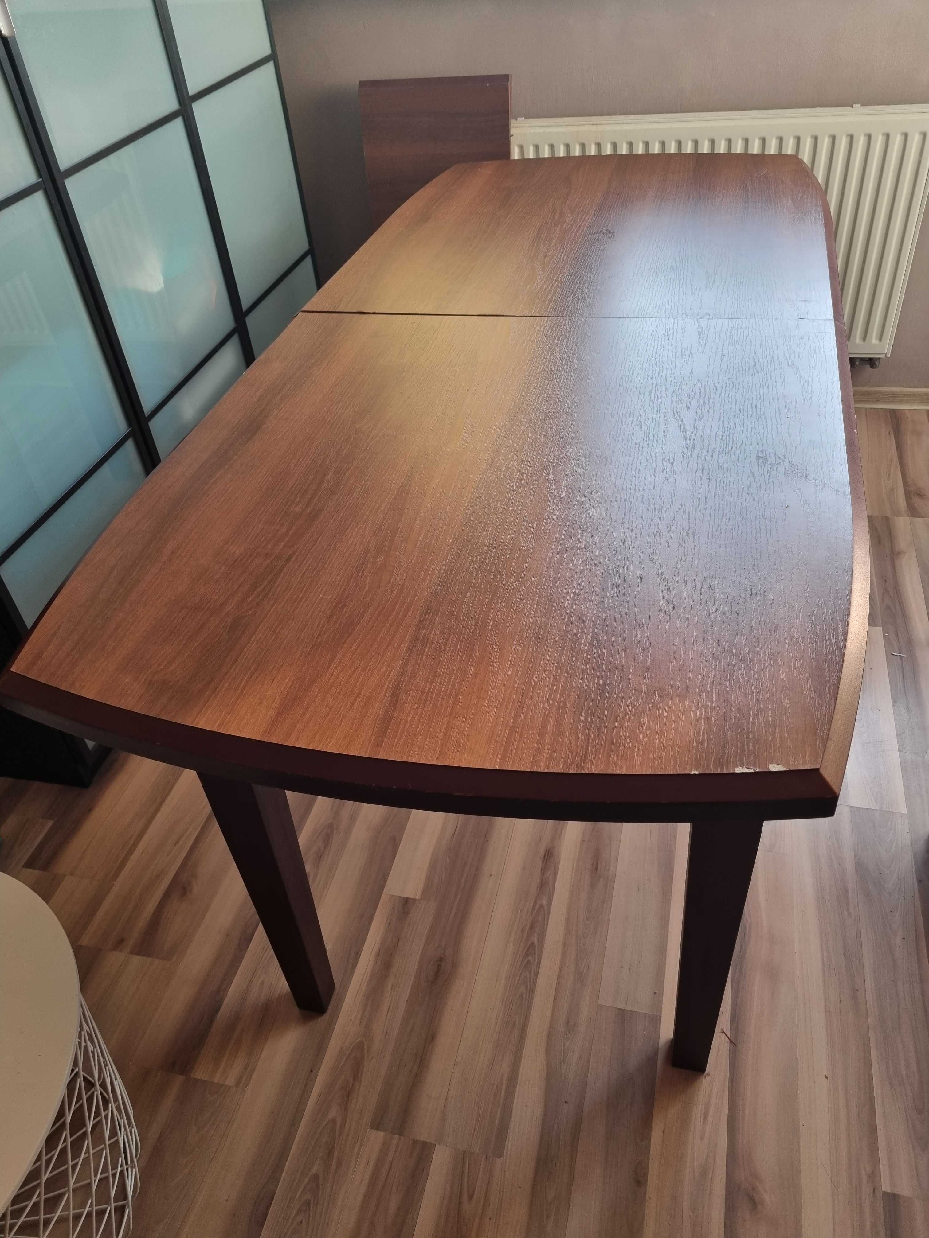 Stół drewniany, brązowy