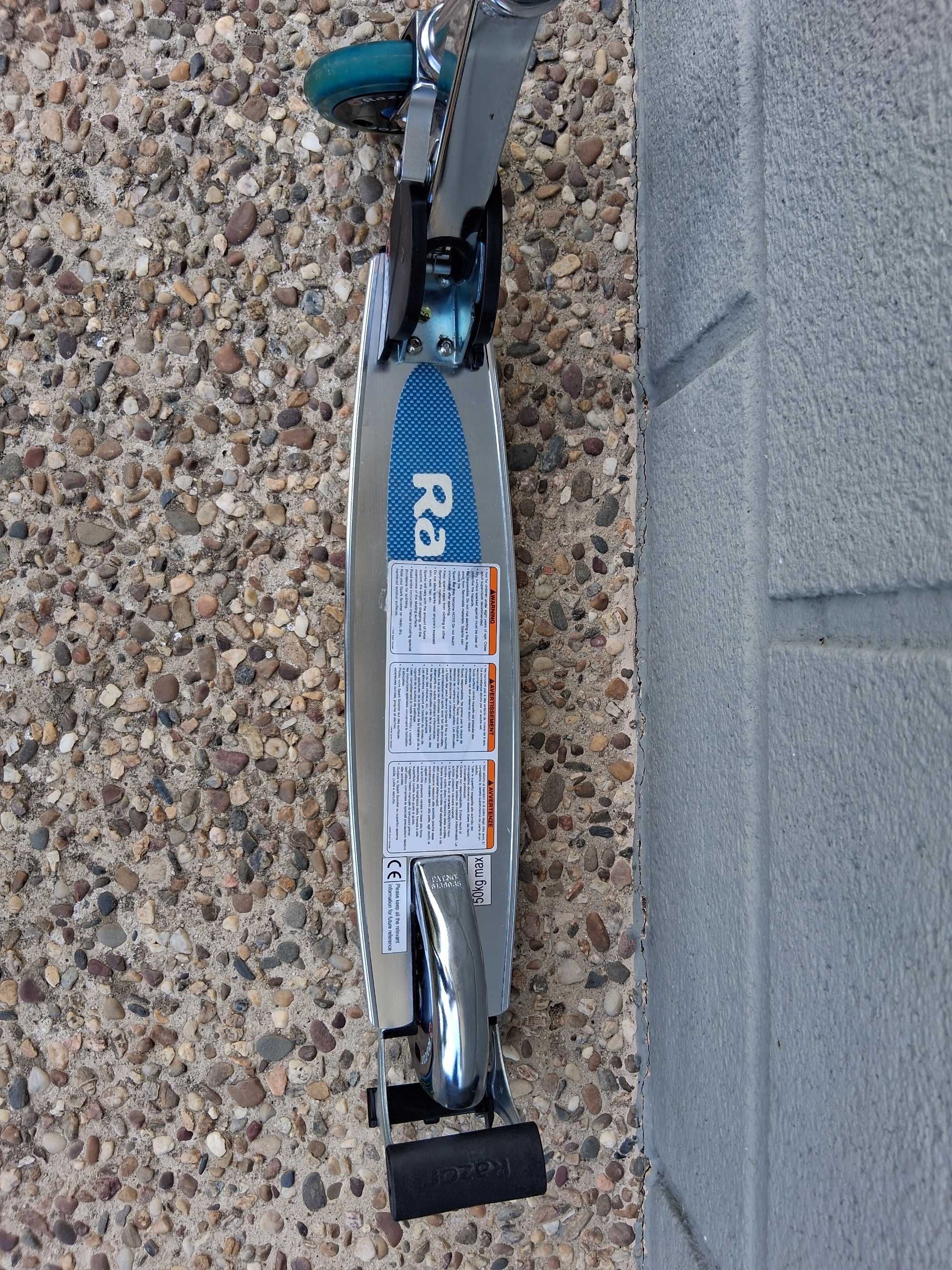 Trotinete Razor Spark Kick Scooter