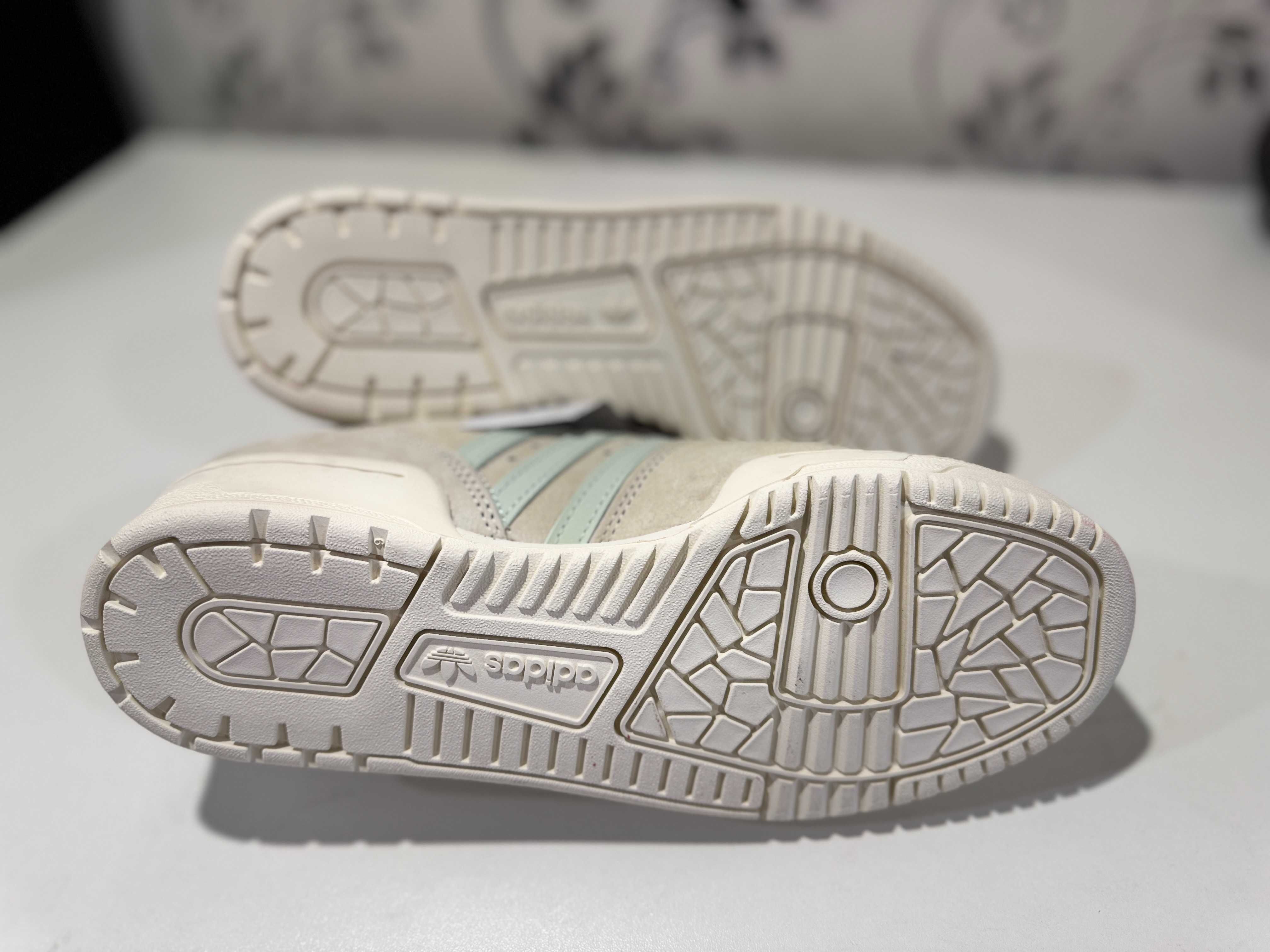 Кросівки жіночі Adidas Rivalry Low Beige IF5179, 39.5р