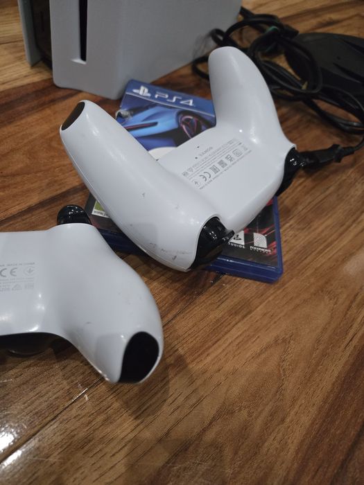 Konsola PlayStation 5  z napędem + Pad + Gra GRAN TURISMO 7