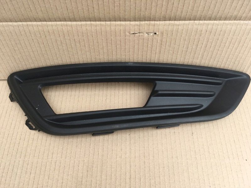 FOCUS MK3 14- KRATKA ZDERZAKA PRAWA F1EB15A298A