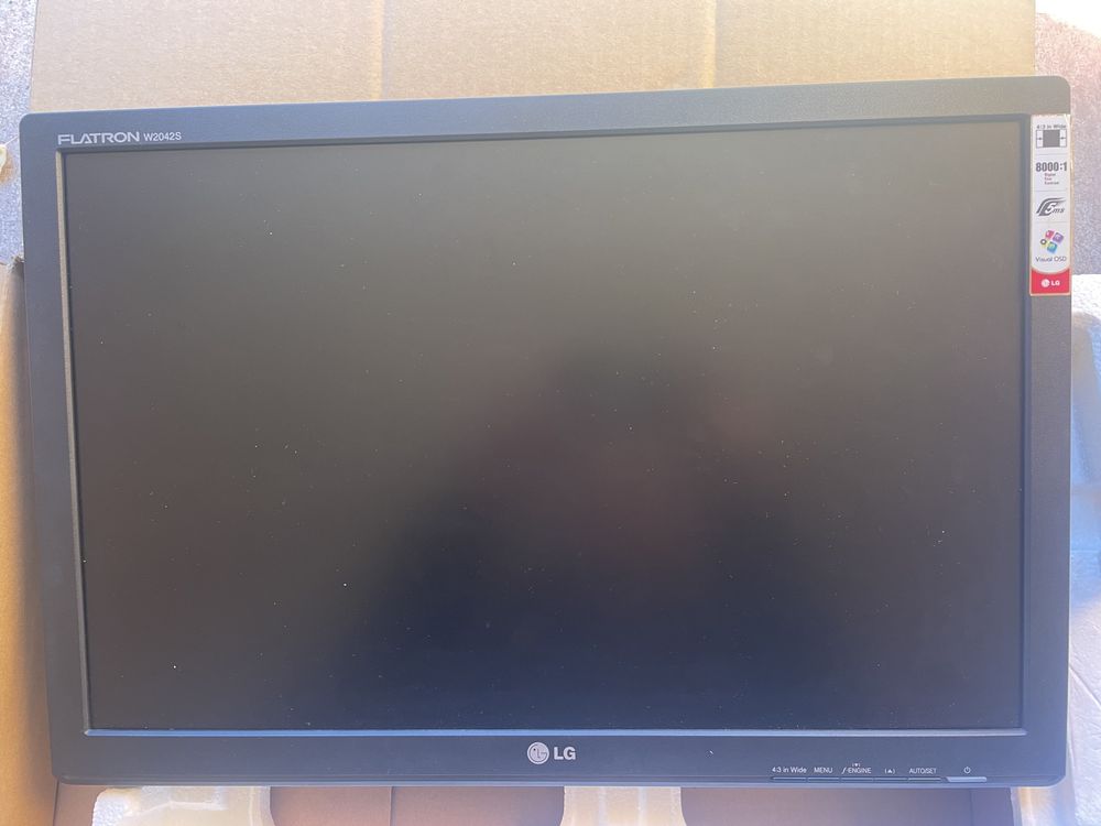 Монітор 20" LG Flatron W2042S-BF. Монитор