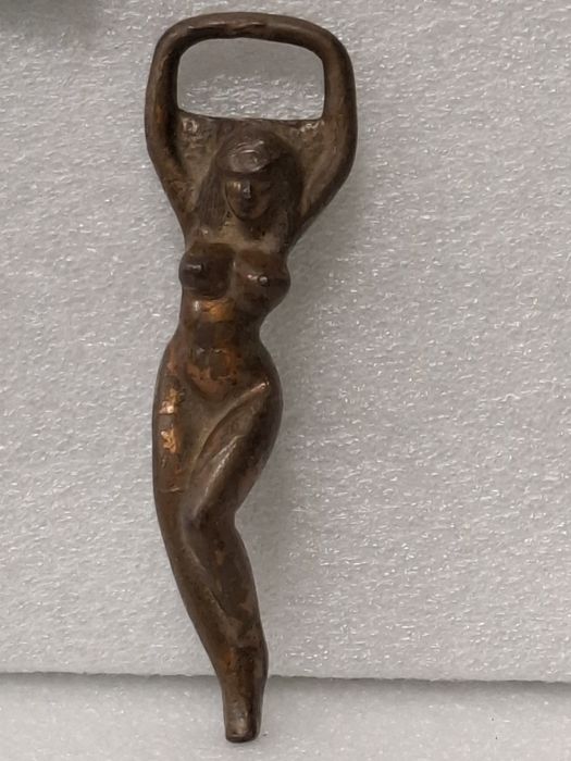 Otwieracz met do butelek-naga kobieta  prl.