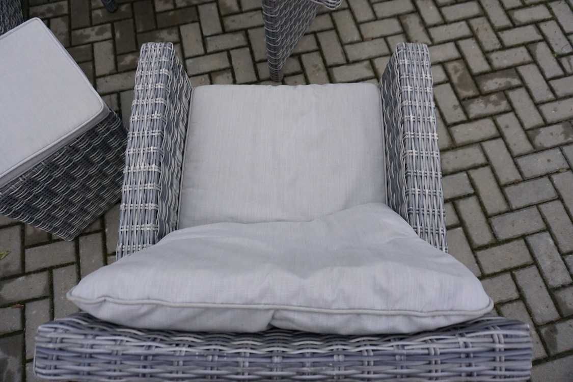 Zestaw z Technorattanu Sofa 3 osobowa + 2 Fotele + Stół + Pufa (w-978)