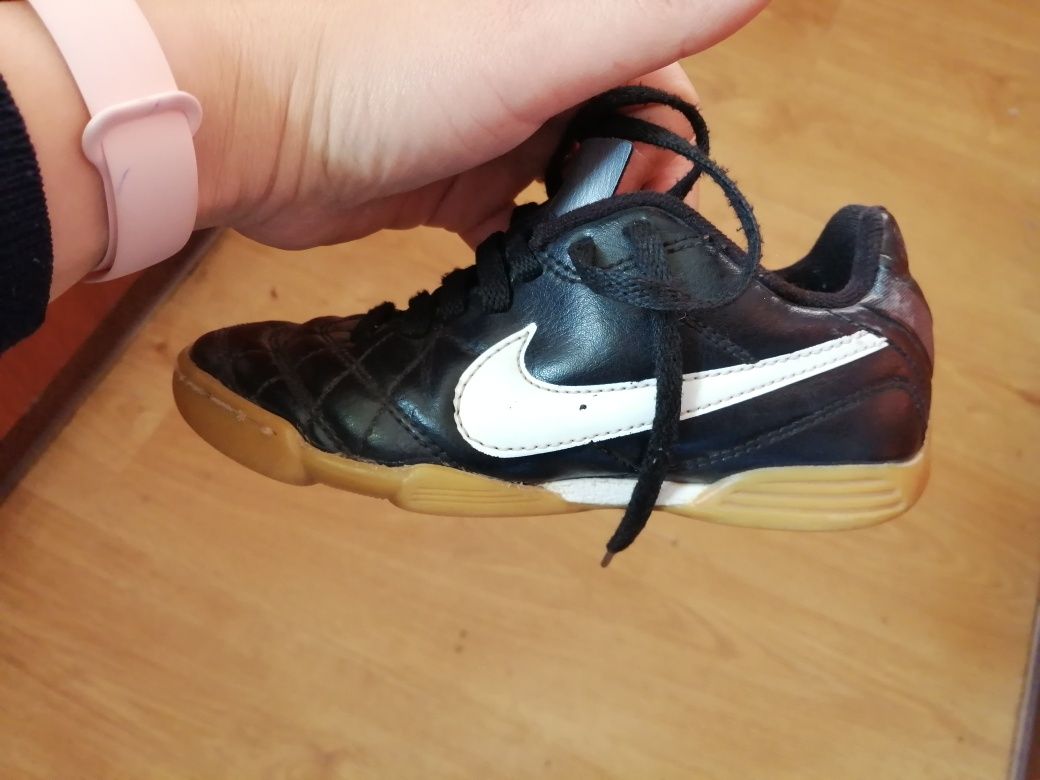 Buty sportowe halówki buty piłkarskie nike 28,5 wkładka 18 cm