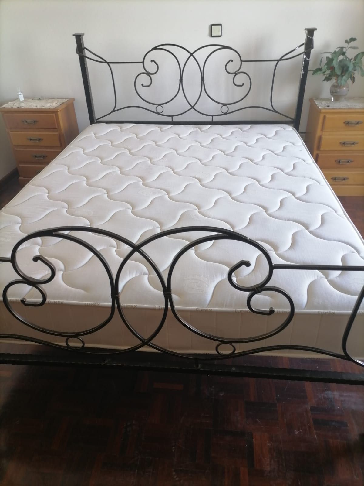 Vendo cama com colchão (2 unidades) - 300€ cada