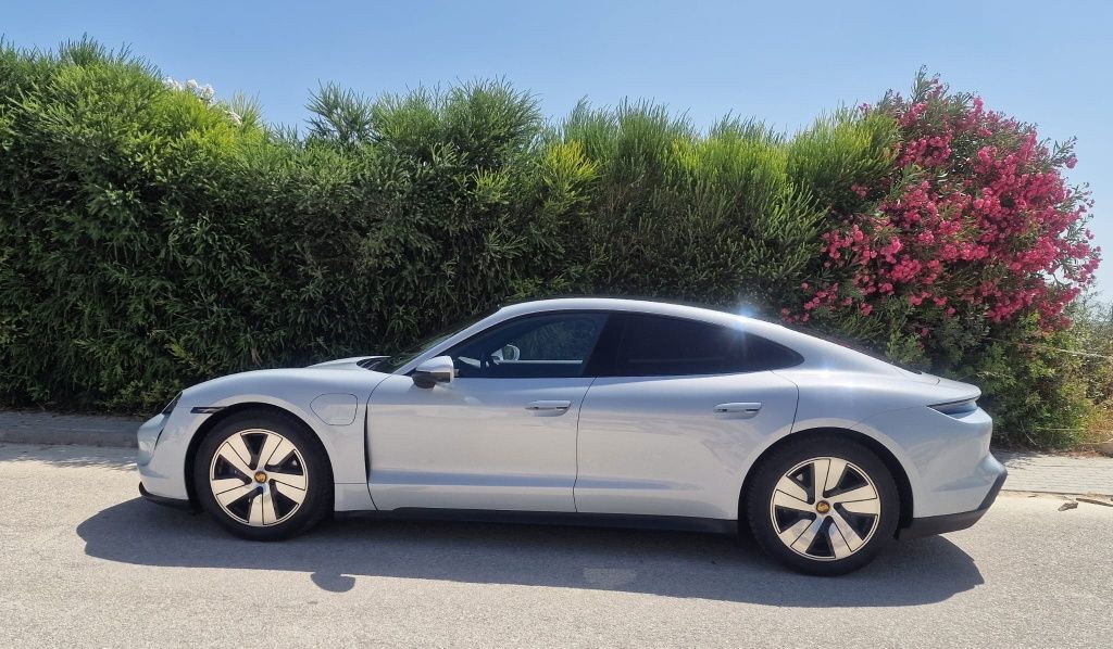 Porsche Taycan 4