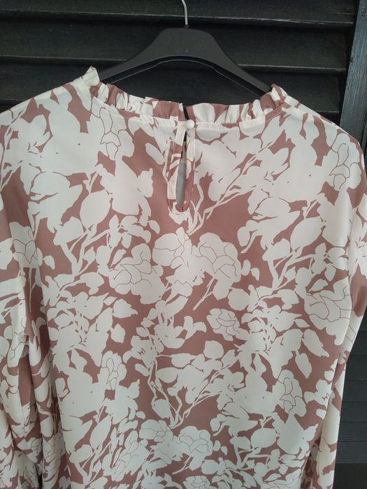 Blusa com padrão floral e folhos, romântica e elegante- Tam. XXL- Nova