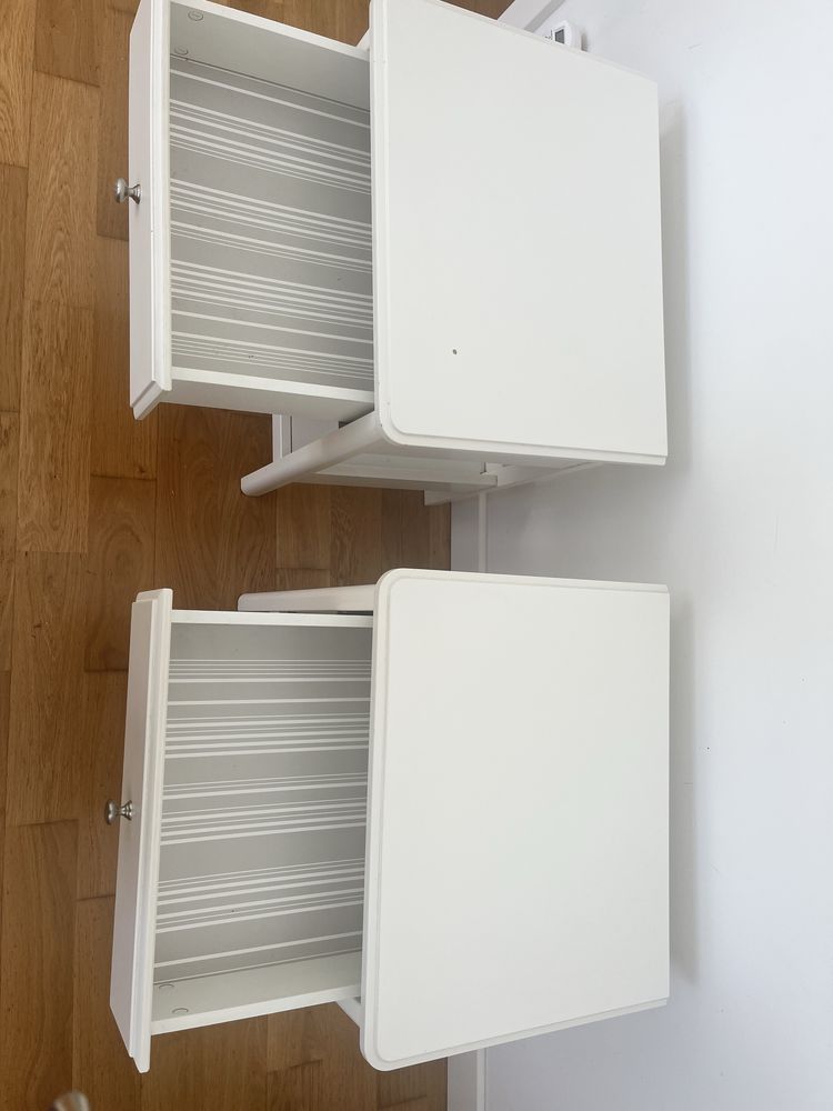 2 Mesas de cabeceira Ikea Tyssedal
