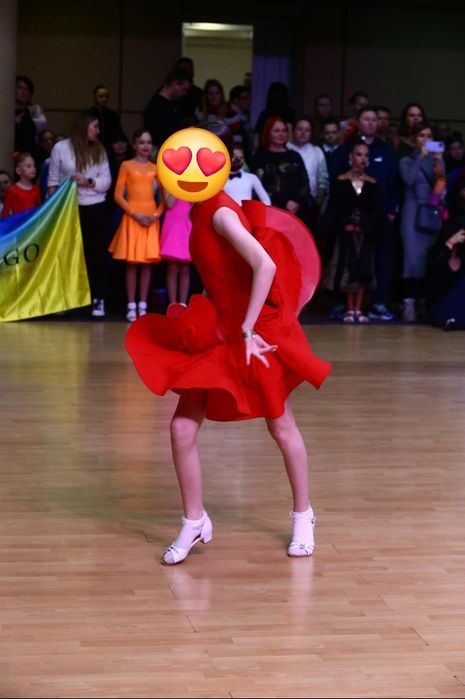 Бальні плаття бейсік