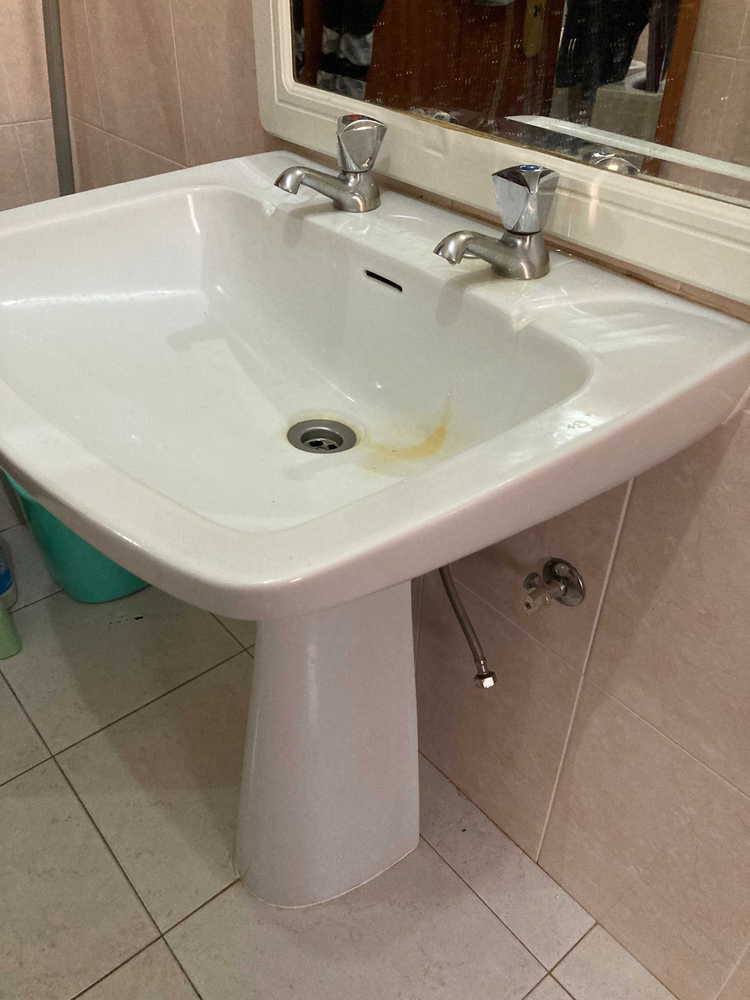 Lavatório casa de banho com torneiras - 60cm