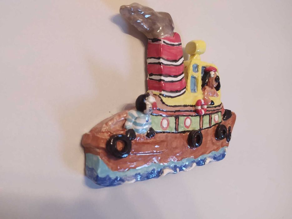 Escultura de cerâmica feita à mão: amigos no barquinho