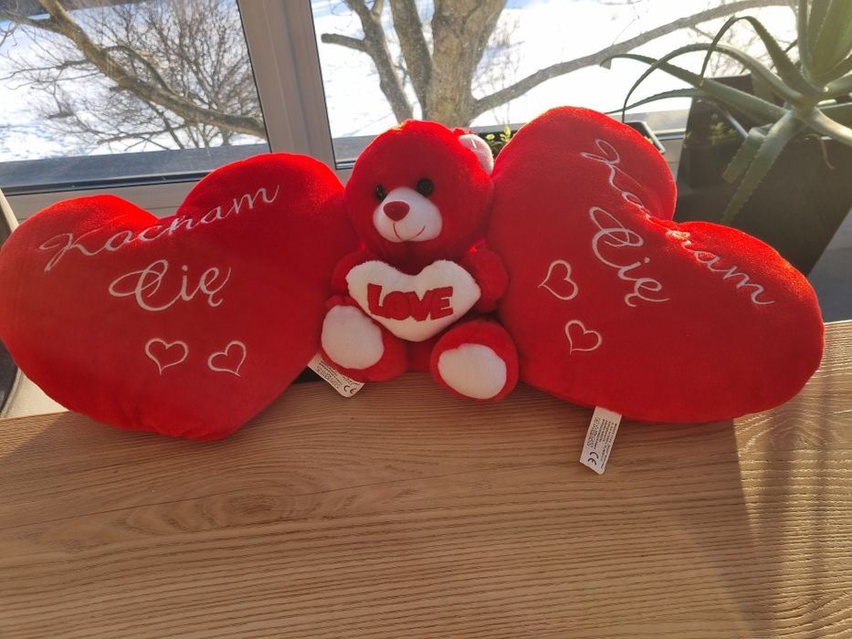 Dwa serca z napisem Kocham Cię i miś z sercem- idealne na Walentynki