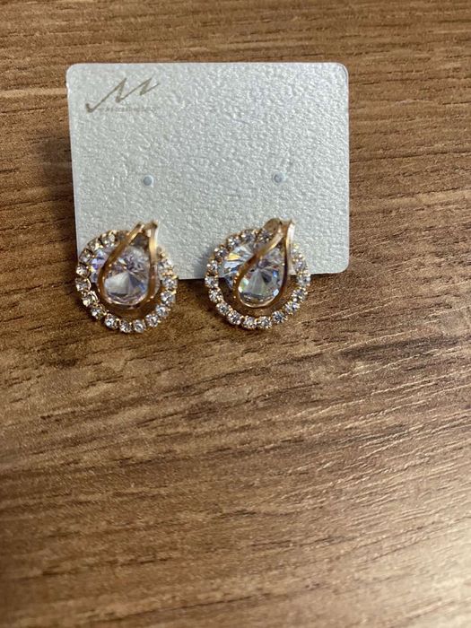 Біжутерія з Японії: сережки та брошка