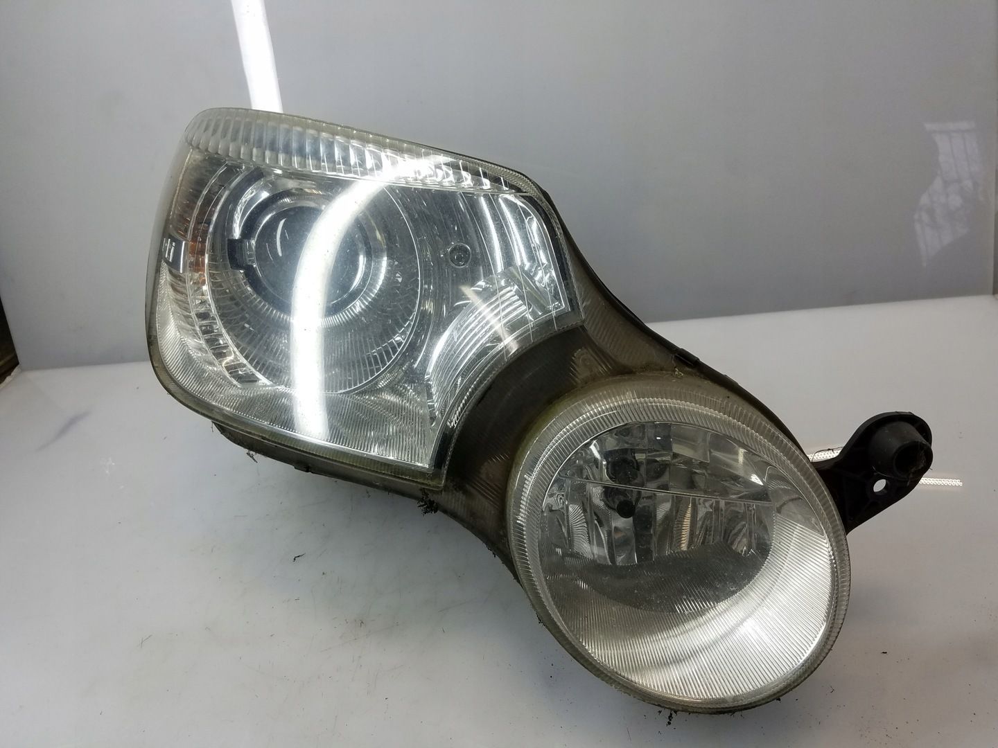 LAMPA PRZÓD SKODA YETI XENON