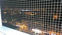Montaż siatki na balkon okno dla ochrony kota i przeciw gołębiom