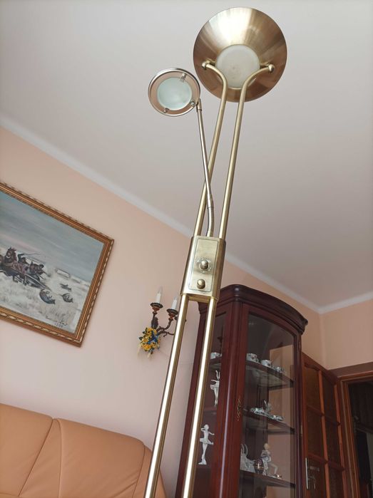 Lampa podłogowa w stylu klasycznym